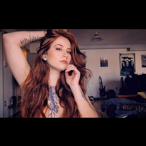 Meet your Posher, AlizÃ©e - Picture 1 of 1